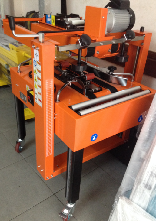 Máy dán băng keo thùng carton WP - 204N